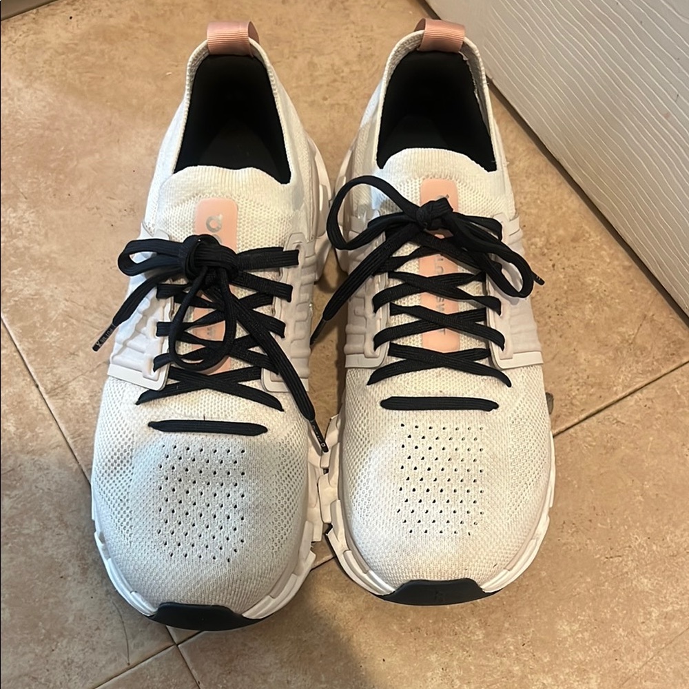 On Running Women's Athletic Shoes - White and Pink